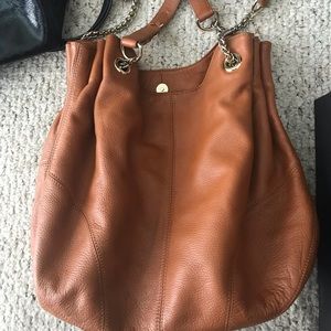 Shoulder bag with chain